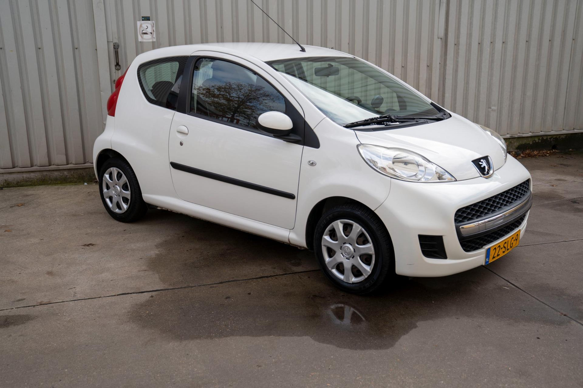 Peugeot 107 1.0-12V XS 48611240-1.jpg | T & L Auto's